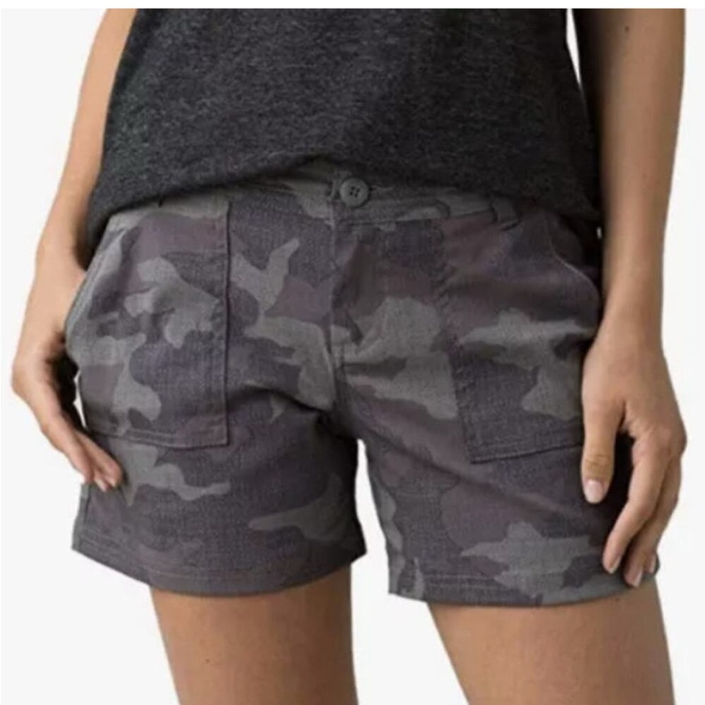PrAna Mid Rise Olivia Shorts 7” Inseam Camouflage Print Gray Women's Size 14